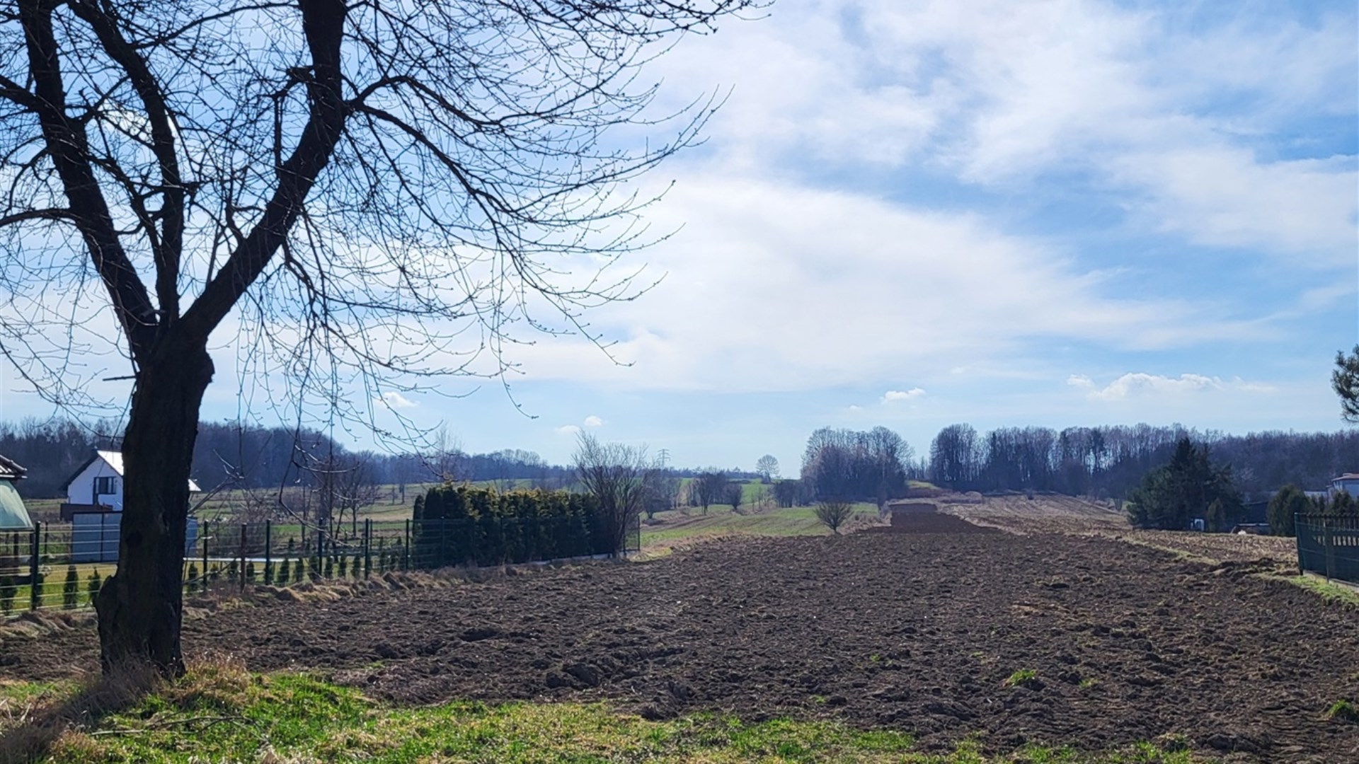 Działka na sprzedaż